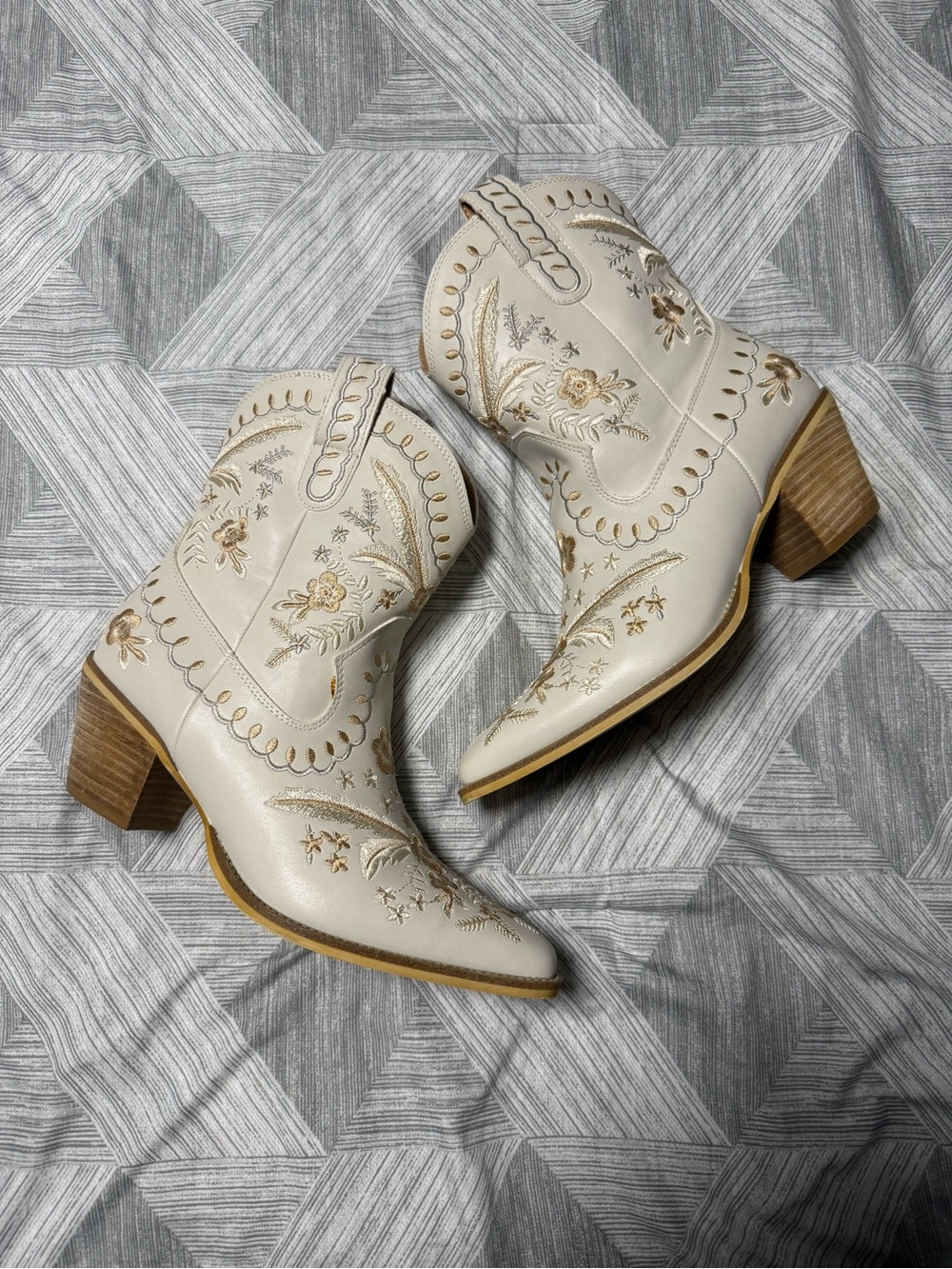 Altar’d State Mi Im Emrbroidered Floral Booties